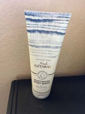 Bath & Body Works Fresh Getaway Moisturizing Body Wash with Shea & Cocoa Butter
